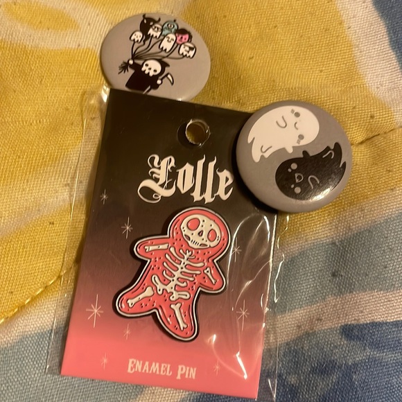Hot Topic Accessories - 🖤Pastel Goth Pin Bundle🖤